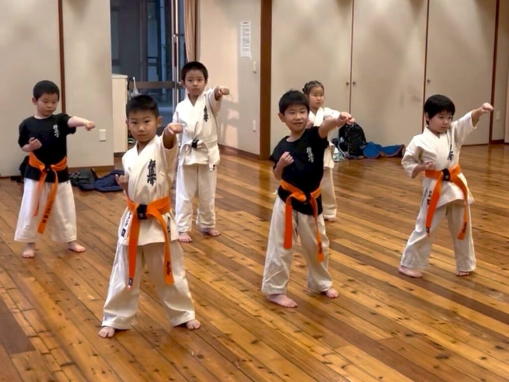 足立区　少年　空手　新田