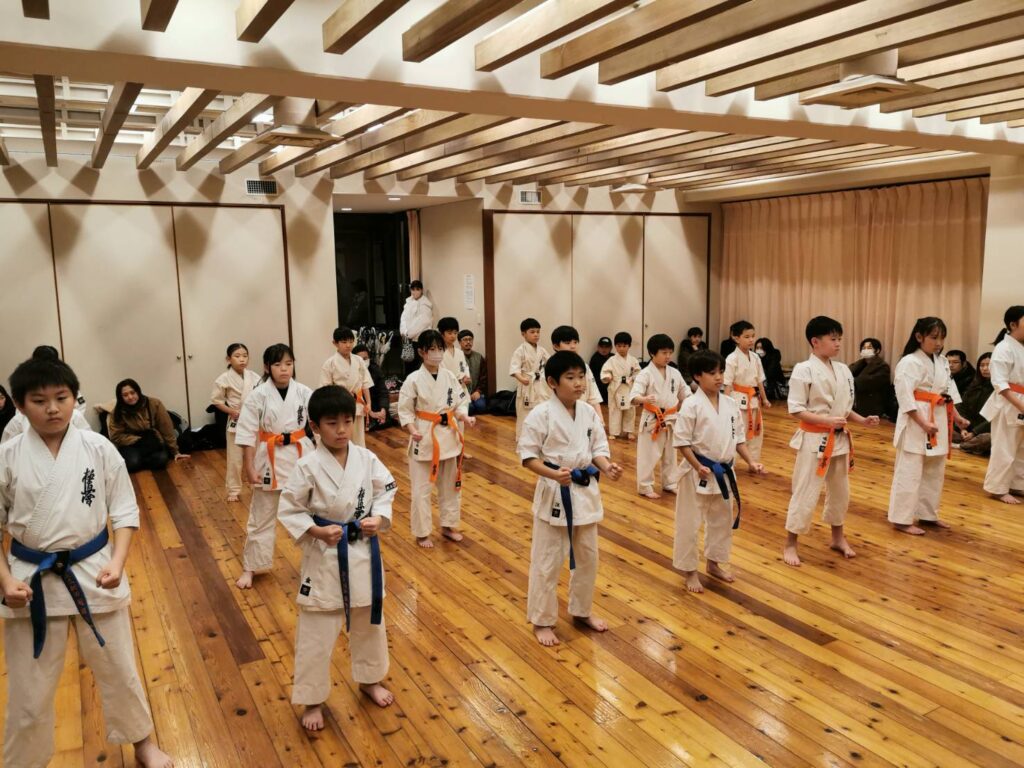 足立区　少年　空手　新田